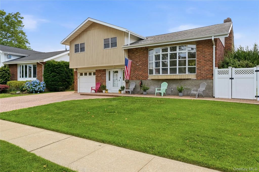 1853 Decatur Avenue, North Bellmore