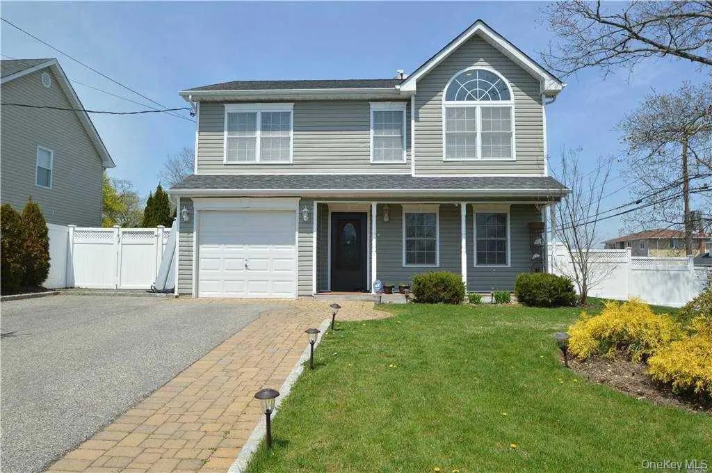 106 Roosevelt Avenue, Massapequa
