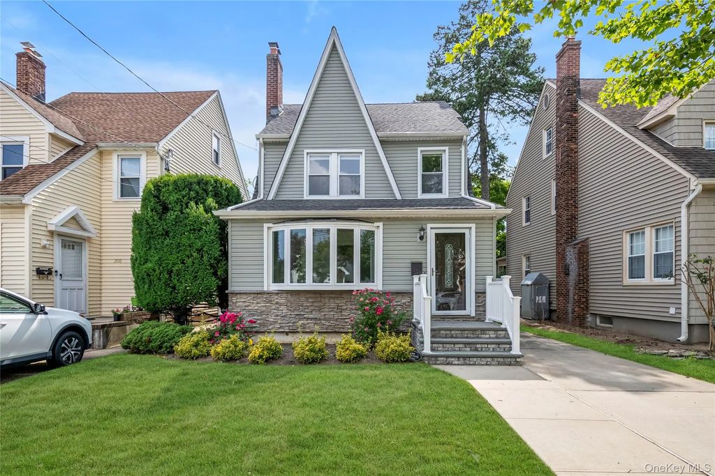309 Marcellus Road, Mineola