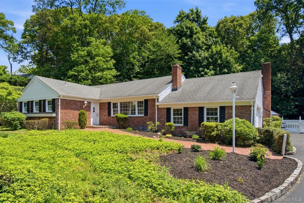 92 Christian Avenue, Stony Brook