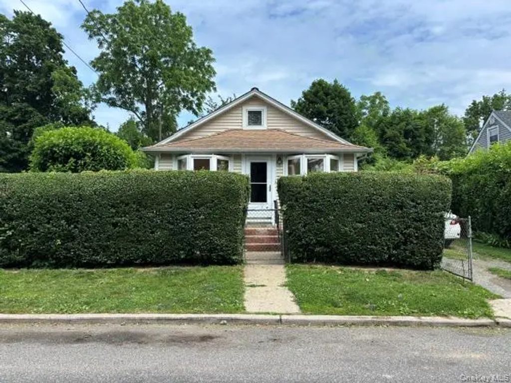22 E 5th Street, Huntington Station
