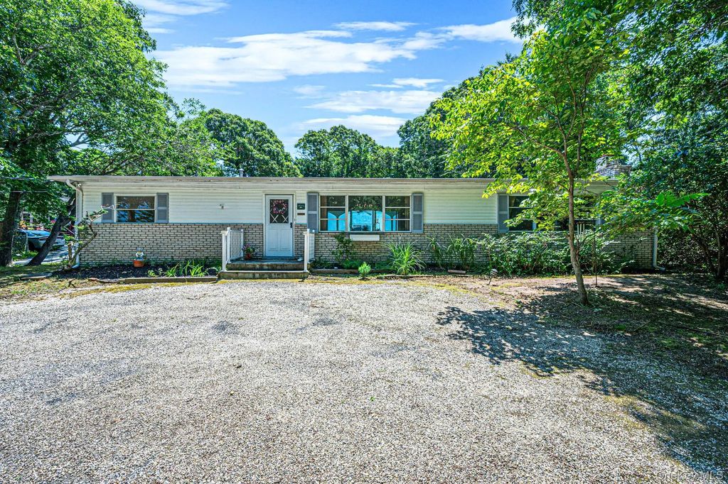 1520 Meday Avenue, Mattituck