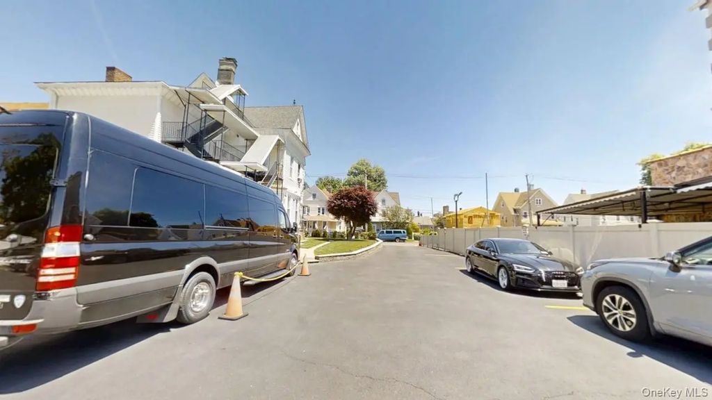 38 N 10th Avenue, Mount Vernon