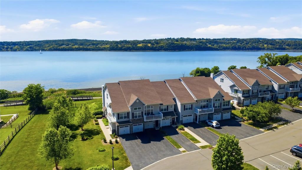 614 Sacandaga Loop, Wappingers Falls