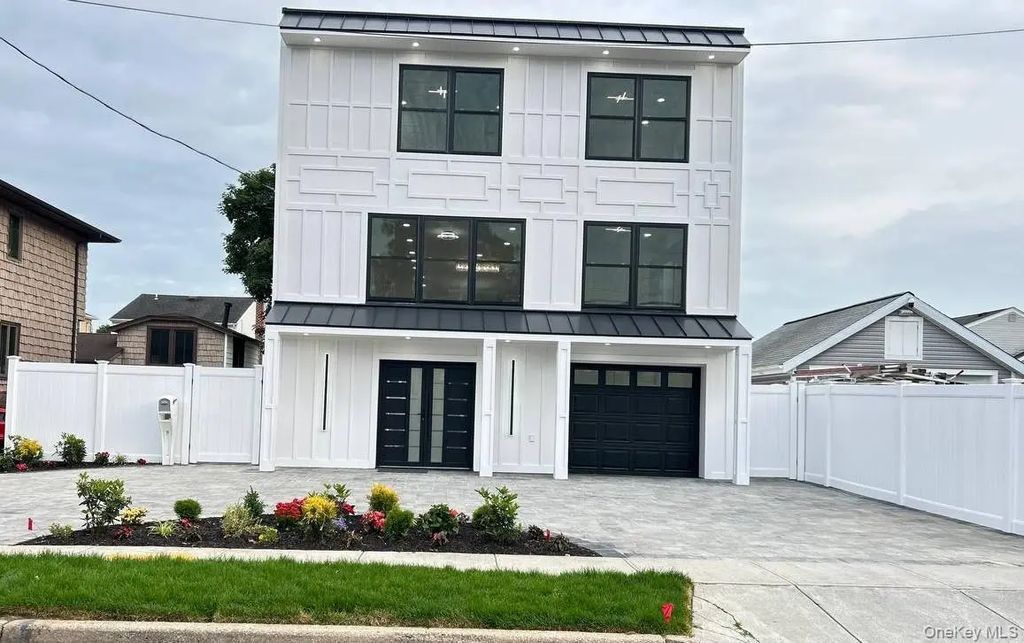 2450 Florin Court, Bellmore