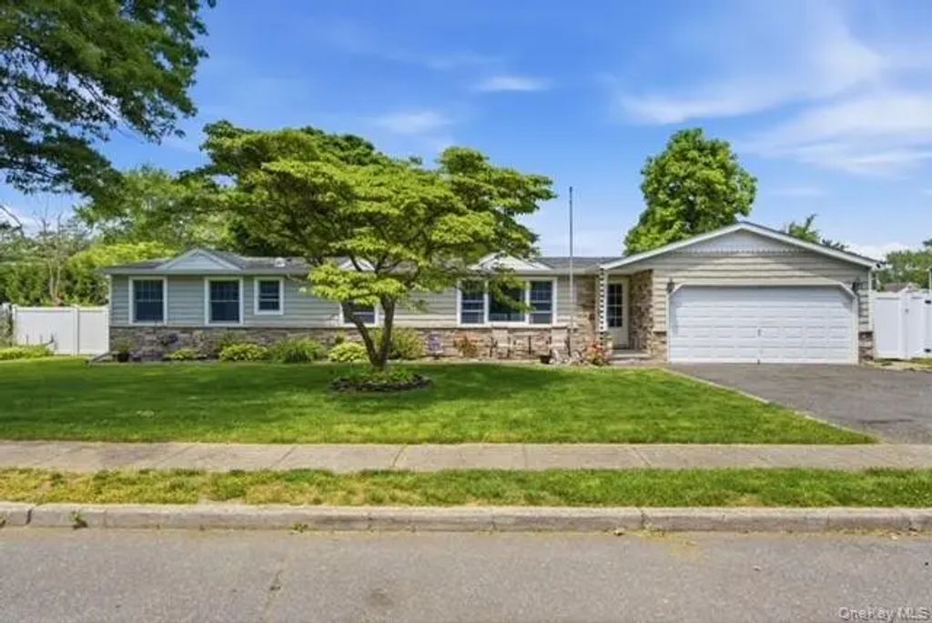 322 Columbia Street, Holbrook
