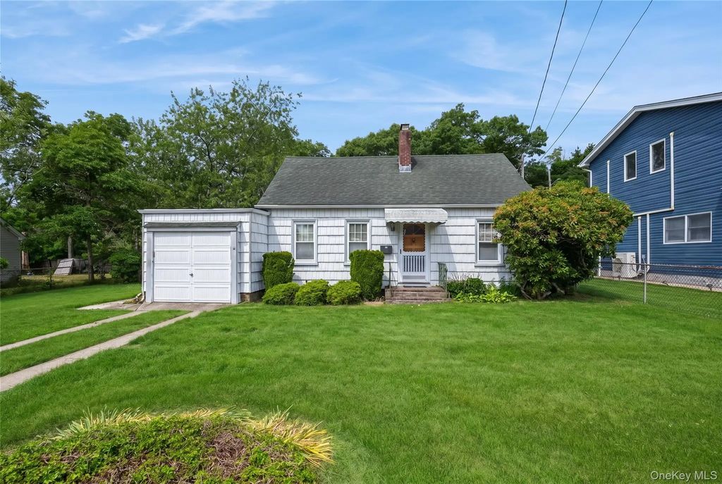 10 Laurel Road, Ronkonkoma