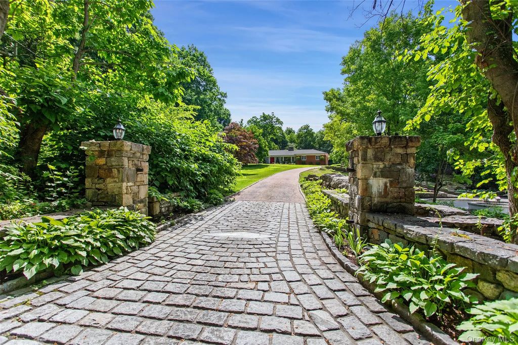 736 Croton Lake Road, Bedford Corners