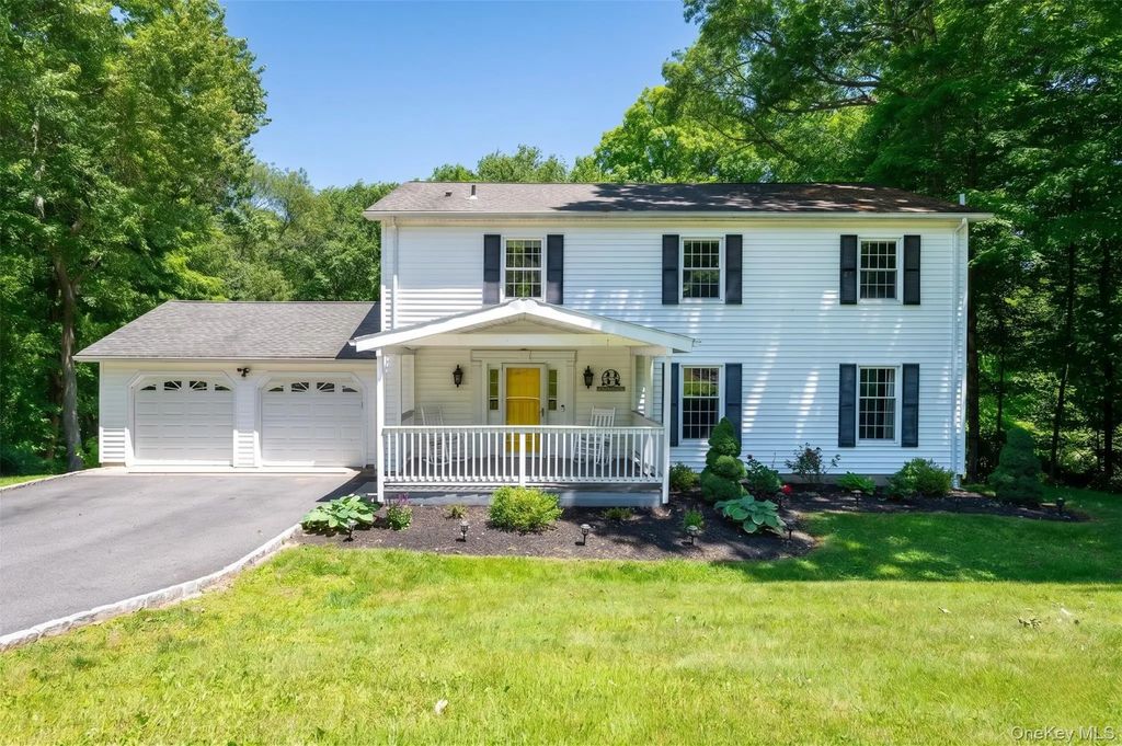 4 Plum Tree Court, Brewster