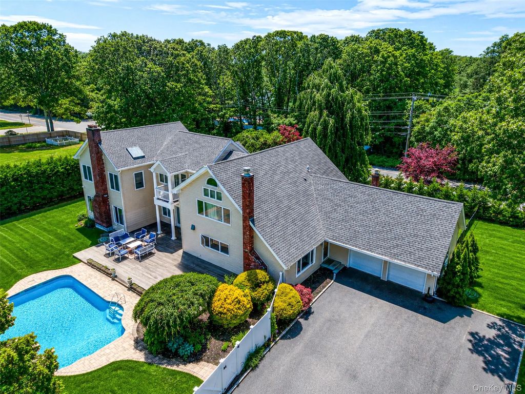 2 Jodi Drive, Manorville