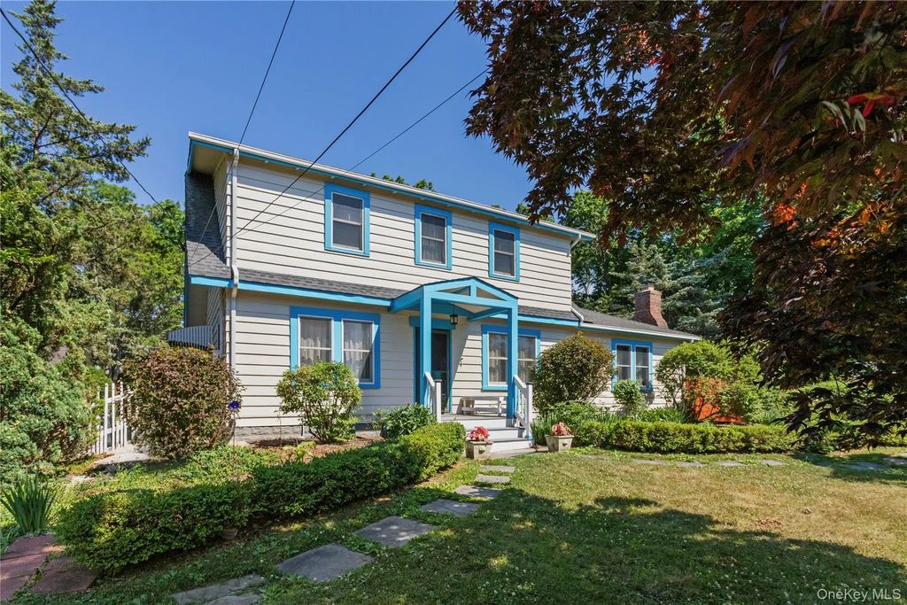 65 Hedges Road, East Patchogue