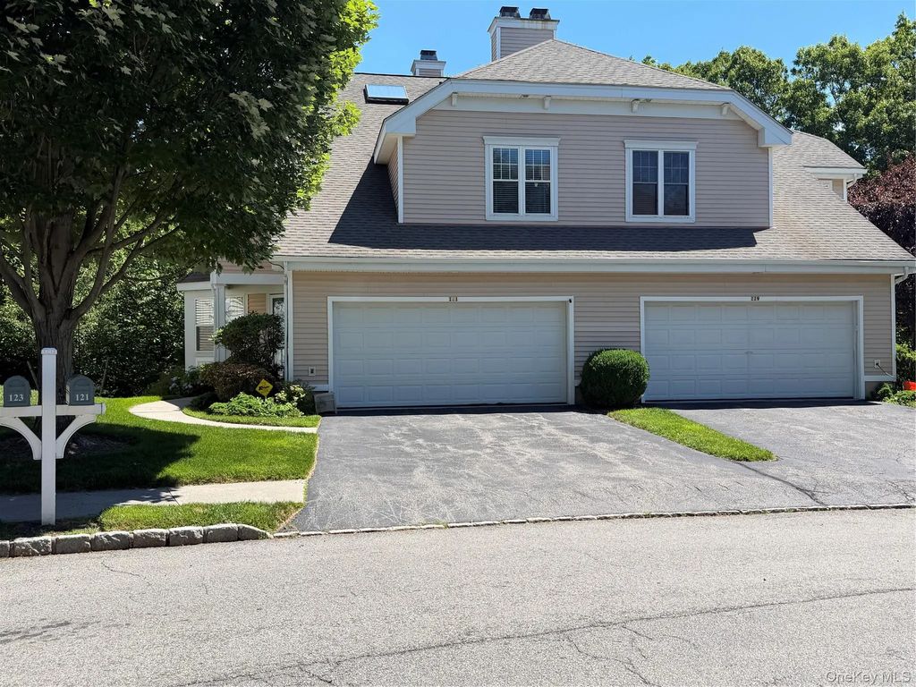 121 Winding Ridge Road, White Plains