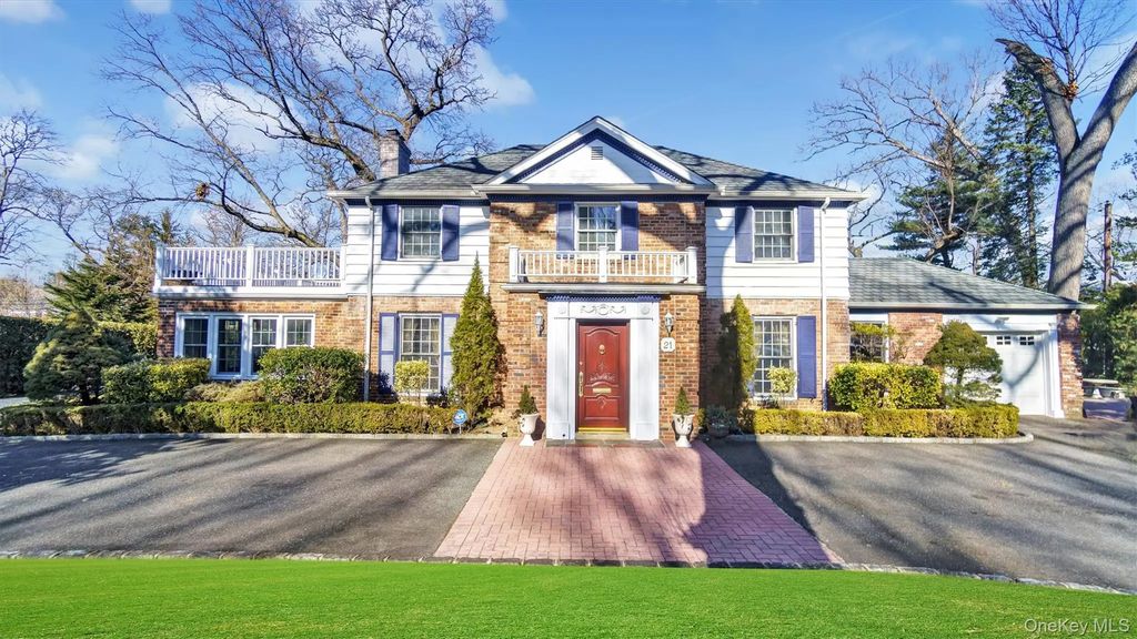 21 Bayview Avenue, Great Neck