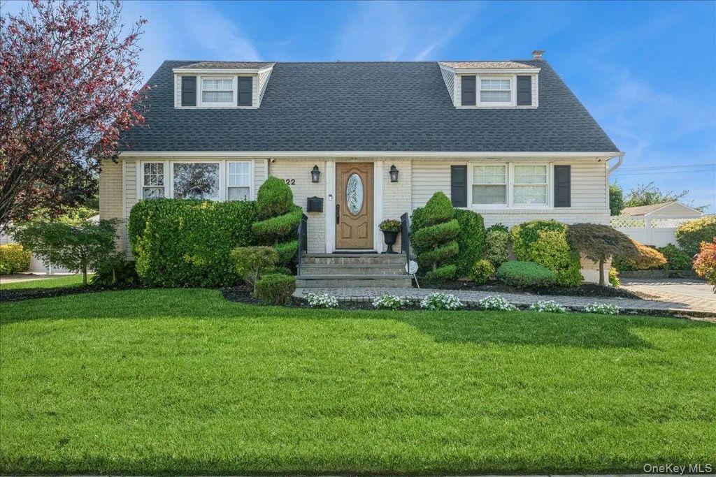 1022 White Birch Lane, Wantagh