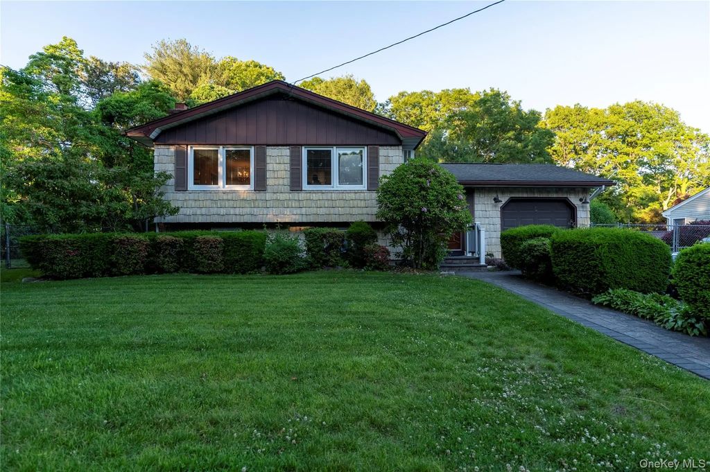 95 Haven Avenue, Ronkonkoma