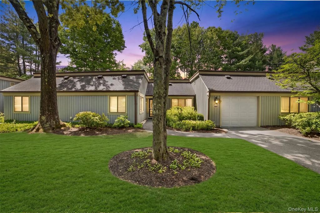 300 Heritage Hills # B, Somers
