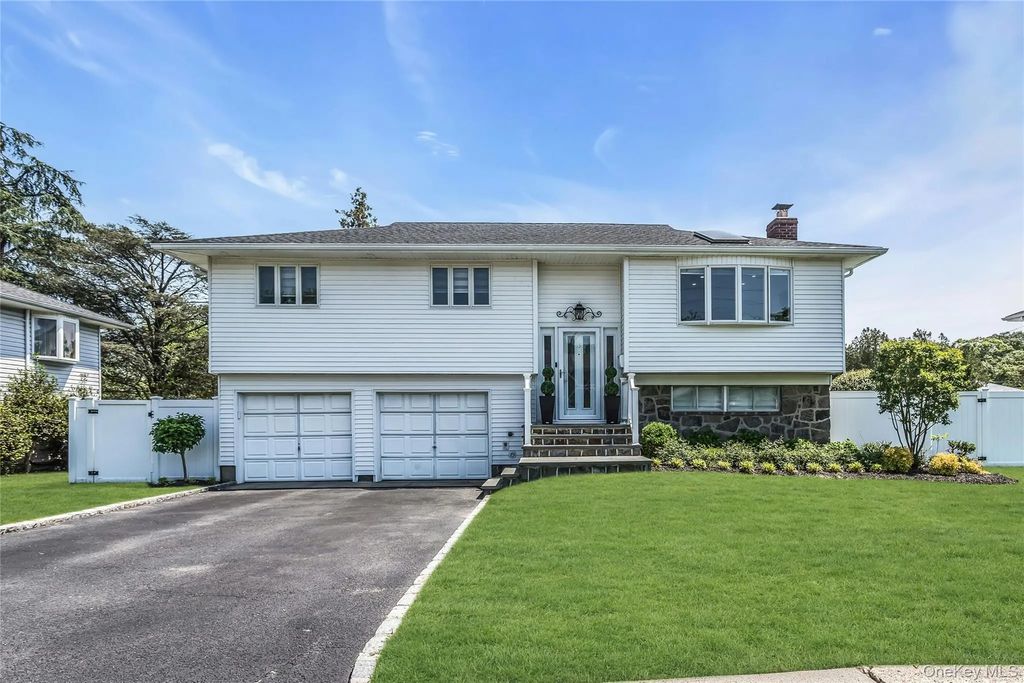 15 Lois Lane, Old Bethpage