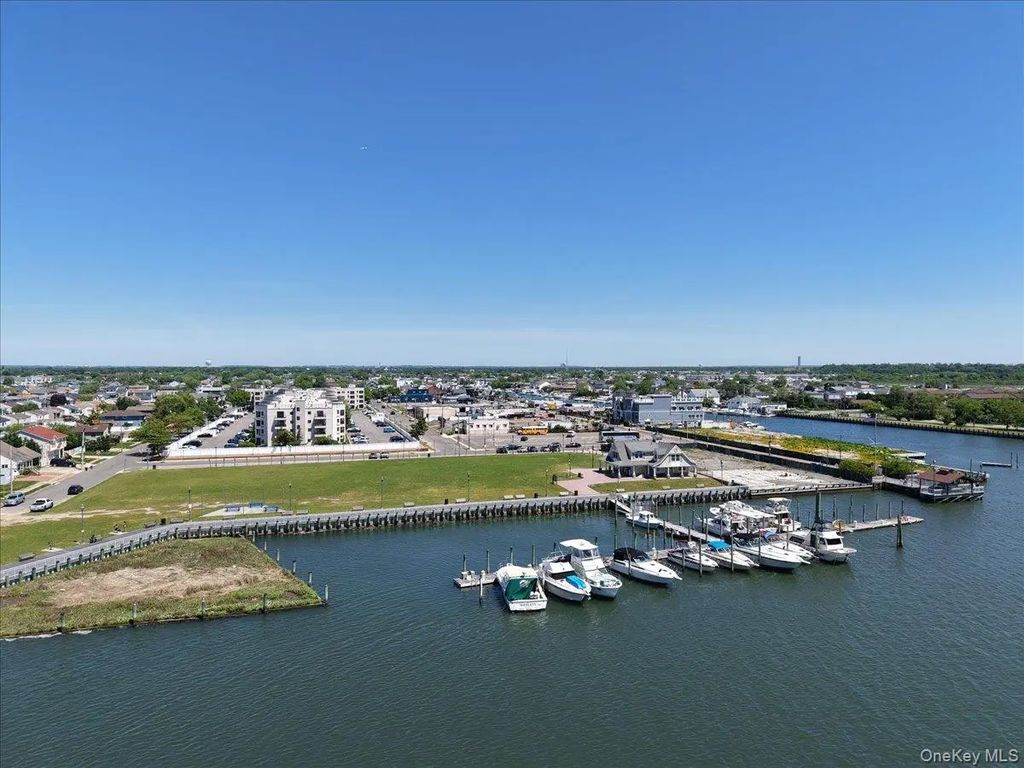 725 Miller Avenue # 218, Freeport