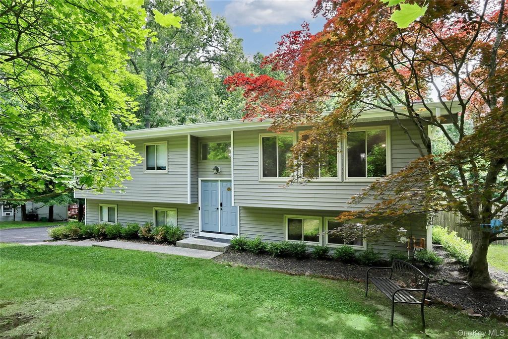 89 Regina Road, Airmont