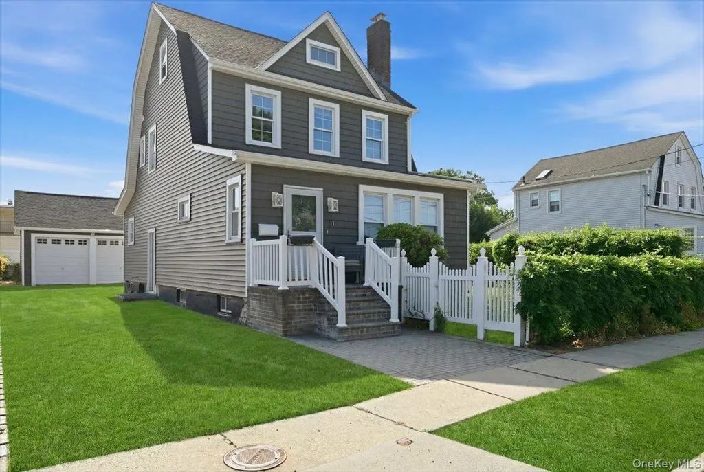 11 Moeller Street, Hicksville