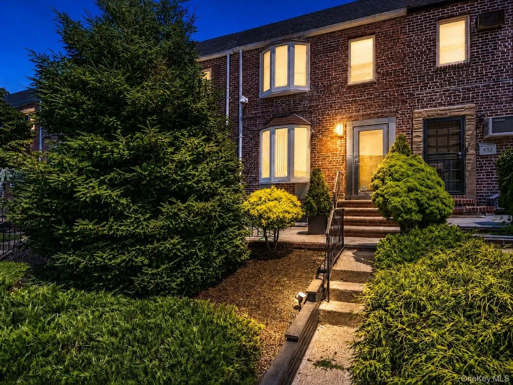 6361 76th Street, Middle Village