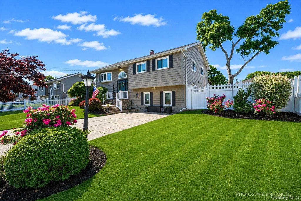 415 Elmwood Street, Islip Terrace