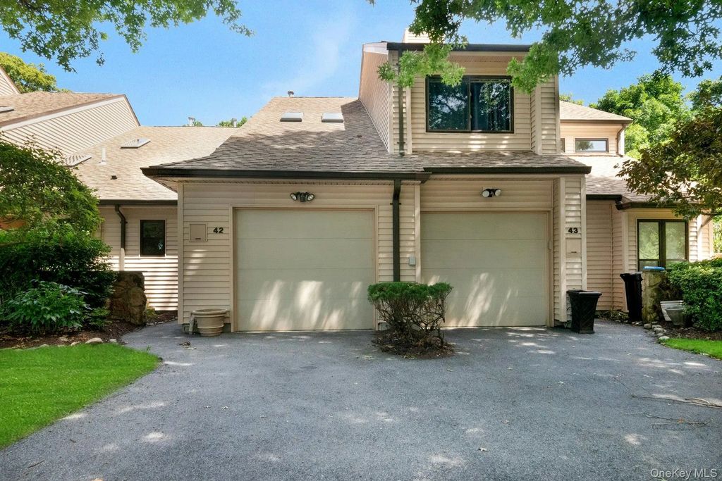 42 Hudson Watch Drive, Ossining