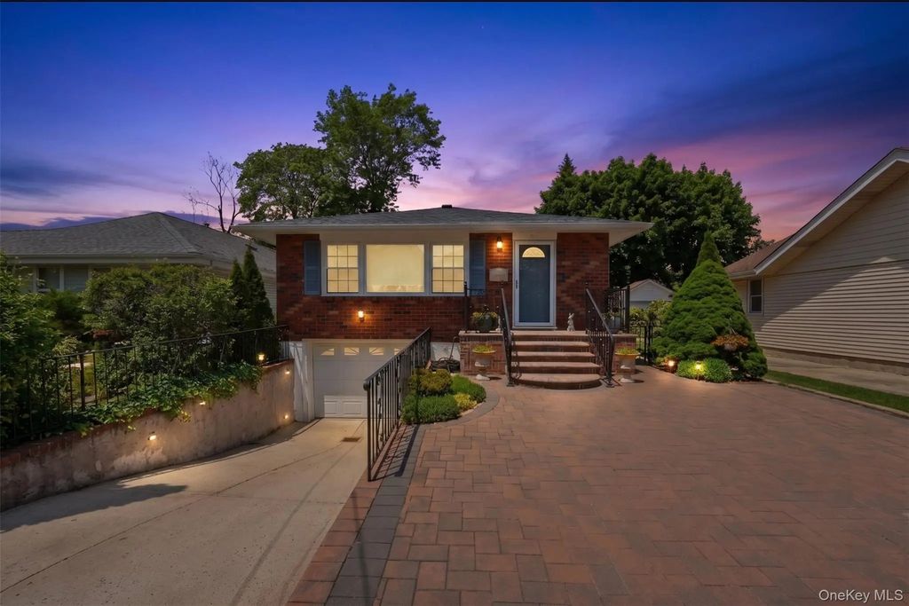 153 Davison Avenue, Lynbrook