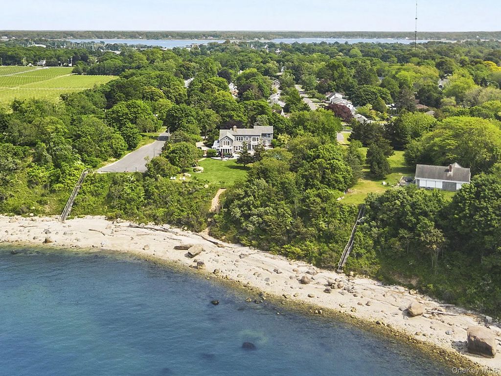 160 Sound Drive, Greenport