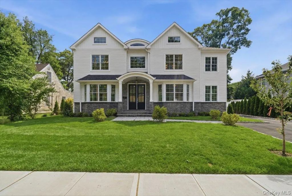 96 Shadyside Avenue, Port Washington