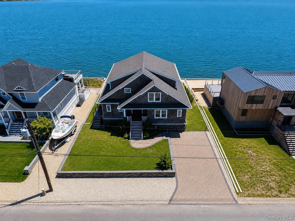 21 Shinnecock Road, East Quogue