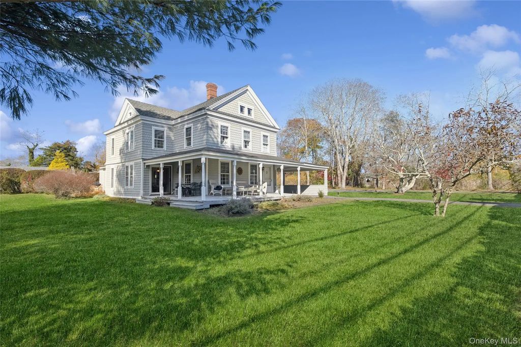 718 Montauk Highway, East Quogue