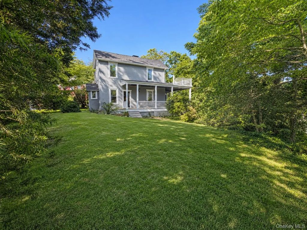 207 Prospect Avenue, Sea Cliff