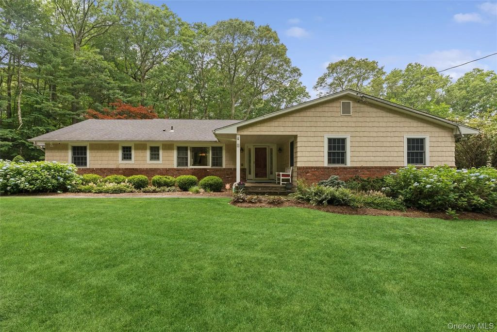 35 Woodvale Drive, Laurel Hollow