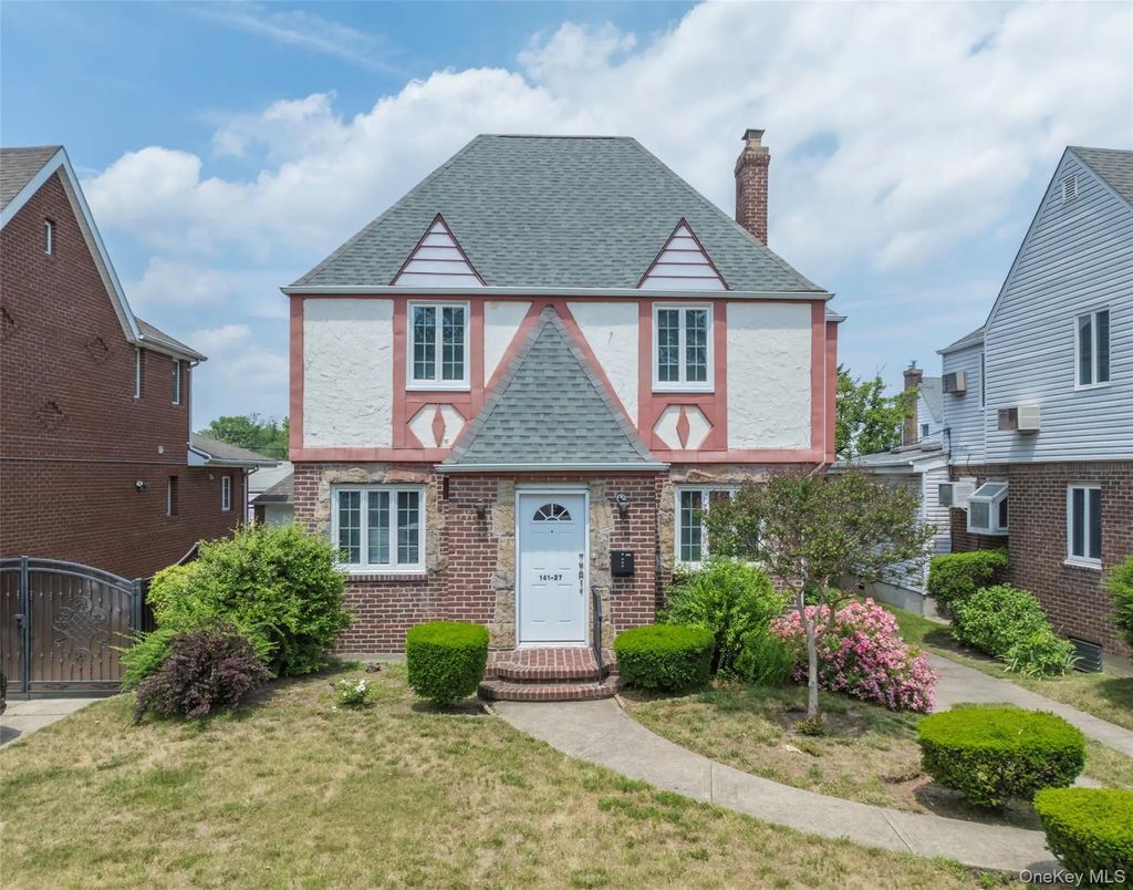 141-27 Coolidge Avenue, Briarwood