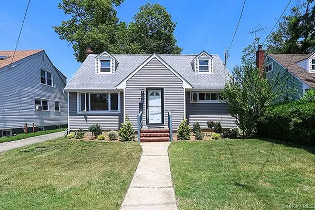 530 Coolidge Avenue, Rockville Centre