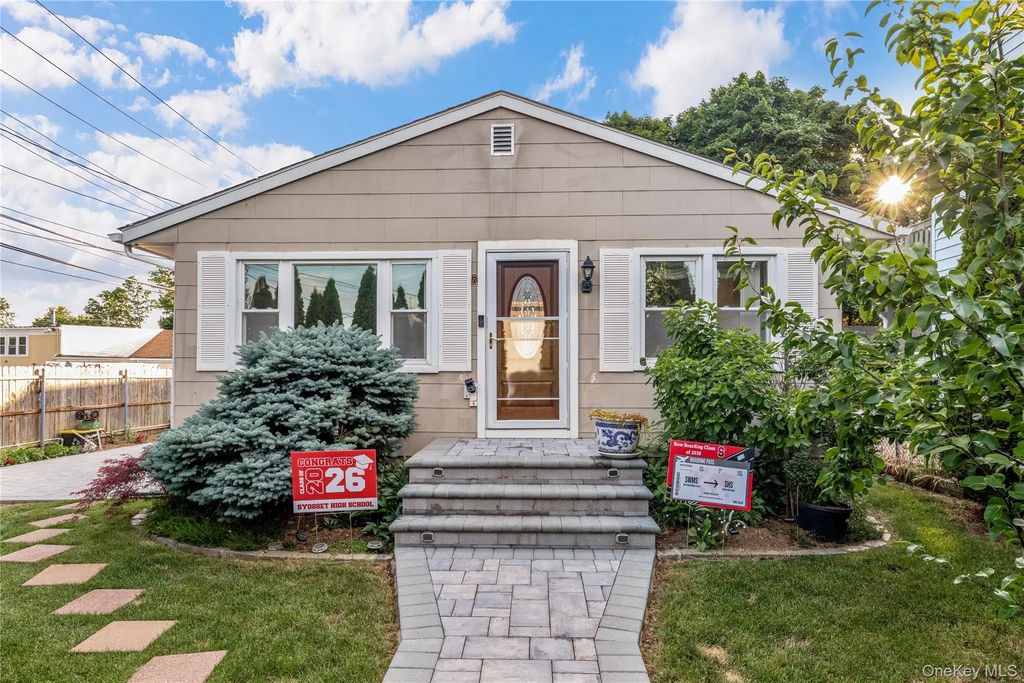 36 Richmond Street, Syosset
