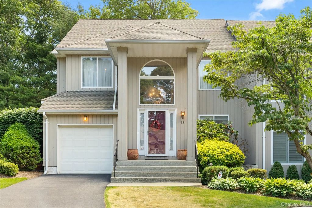23 Stone Gate Court, Smithtown