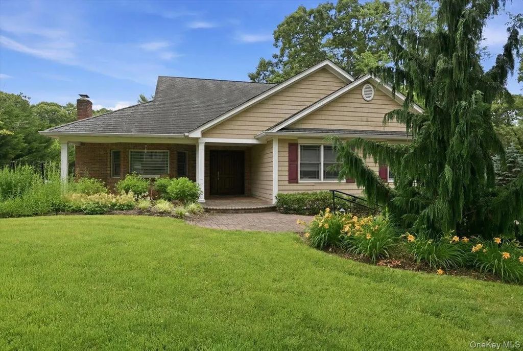 42 Mclane Drive, Dix Hills