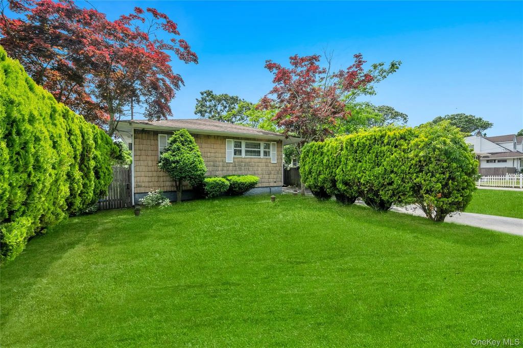 88 Pinewood Drive, Shirley
