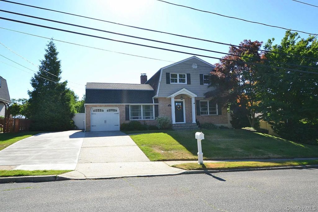 17 Wade Drive, Lake Grove
