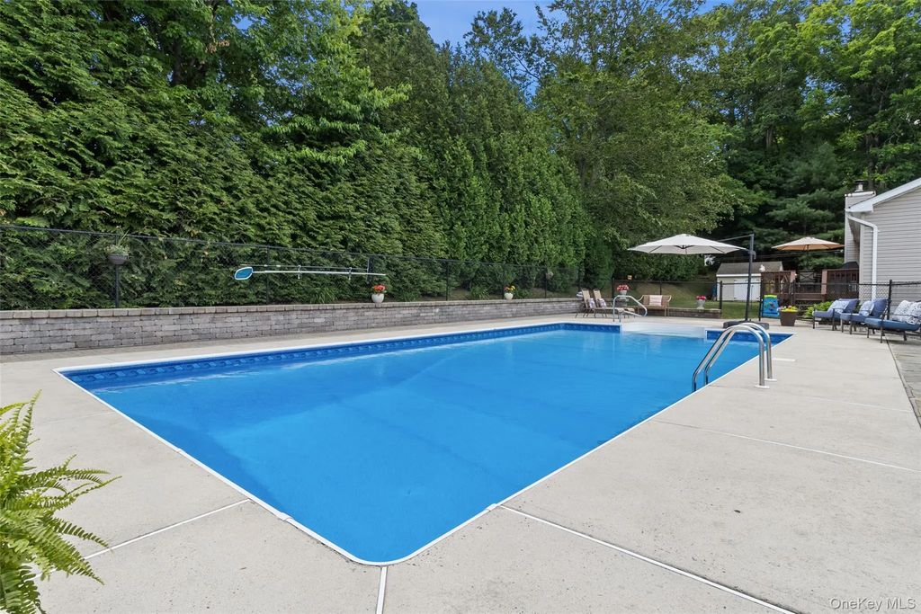 26 Pugsley Parkway, Cortlandt Manor