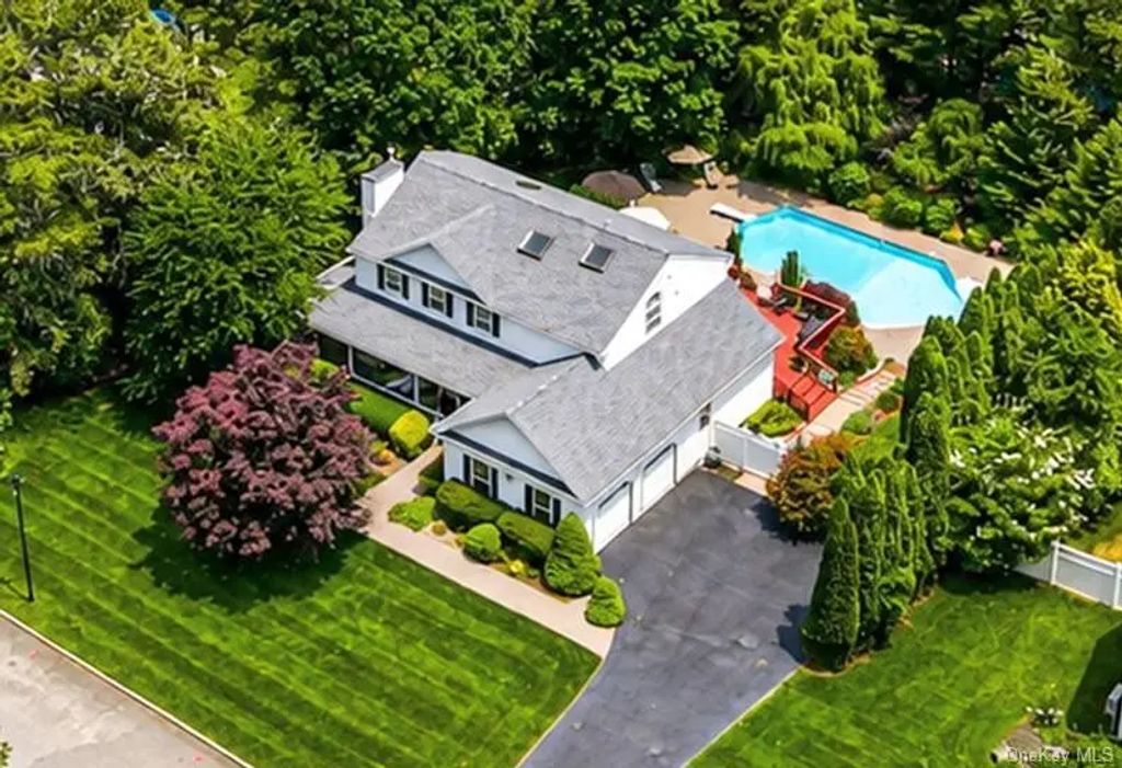 191 Natures Lane, Miller Place