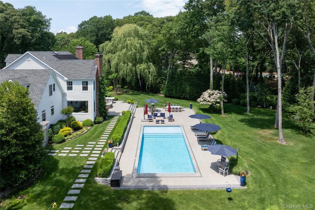 77 Mud Road, Setauket