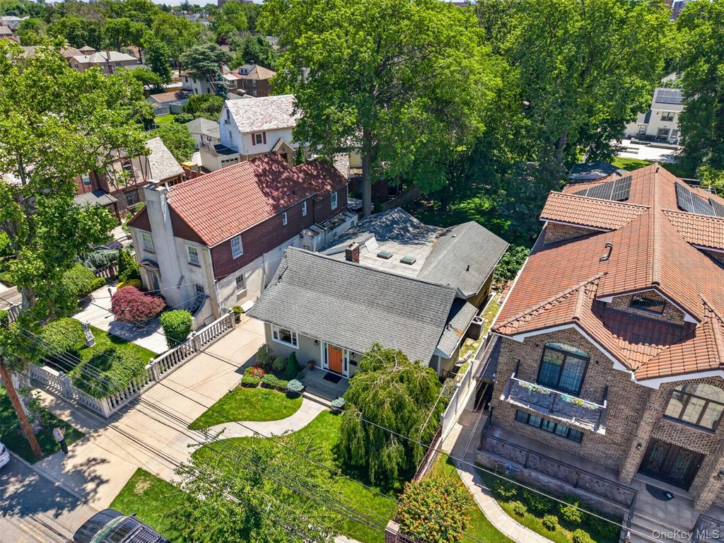 146-24 Bayside Avenue, Flushing