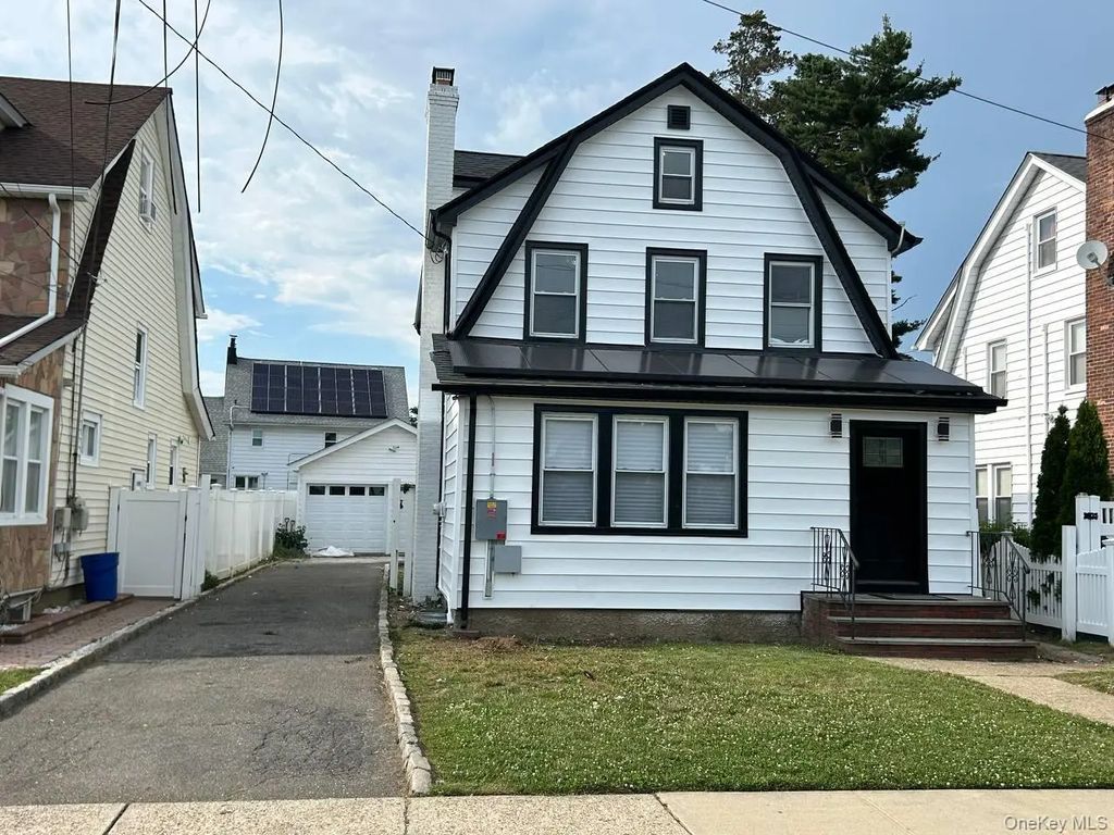 109 Leverich Street, Hempstead