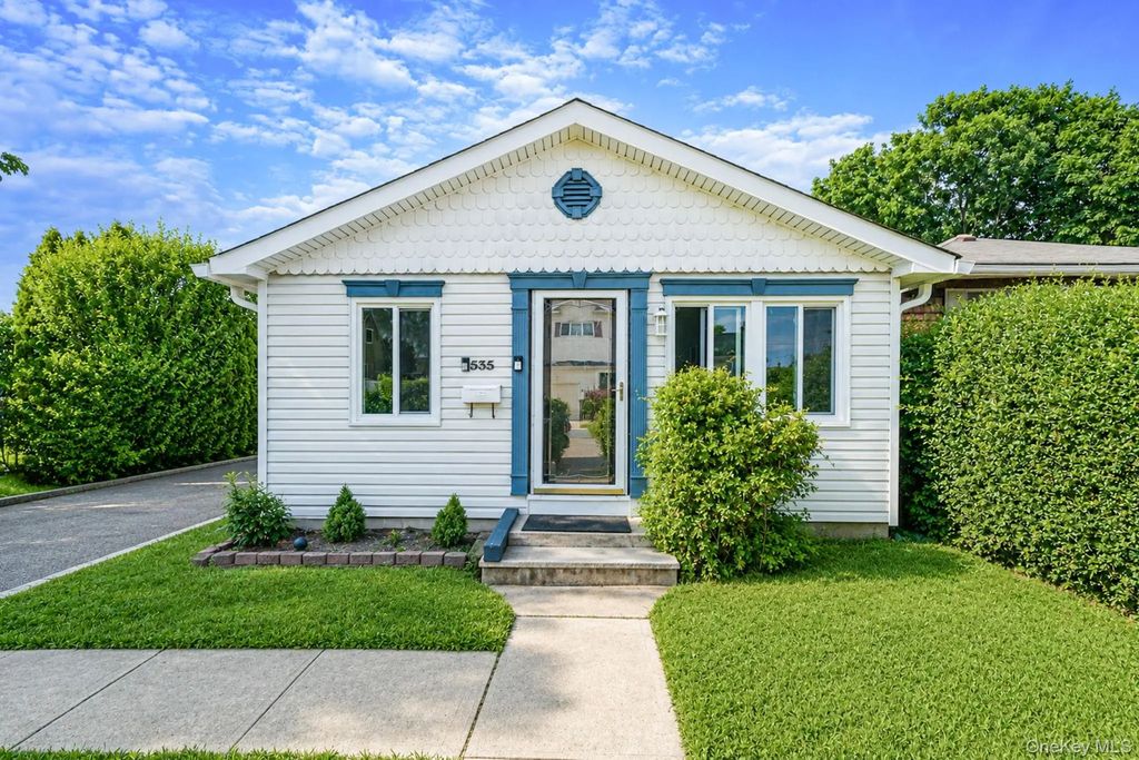 535 Outlook Avenue, West Babylon