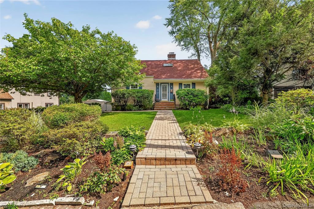 67 Topland Road, White Plains