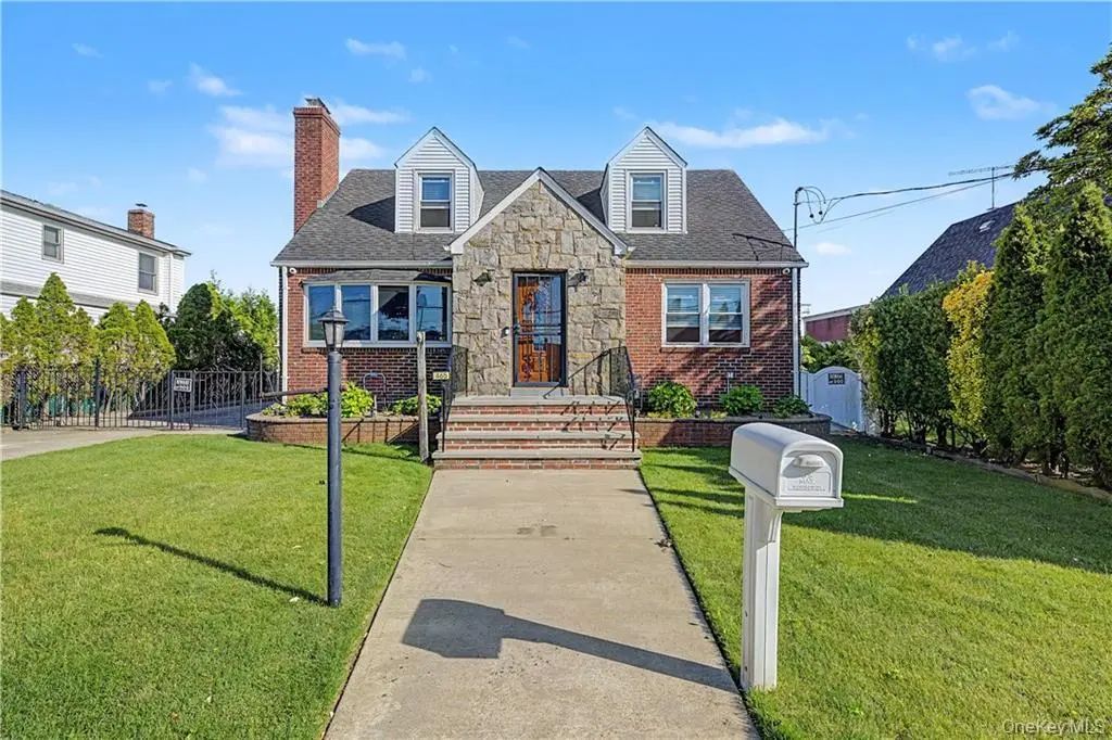 465 Washington Place, Mineola