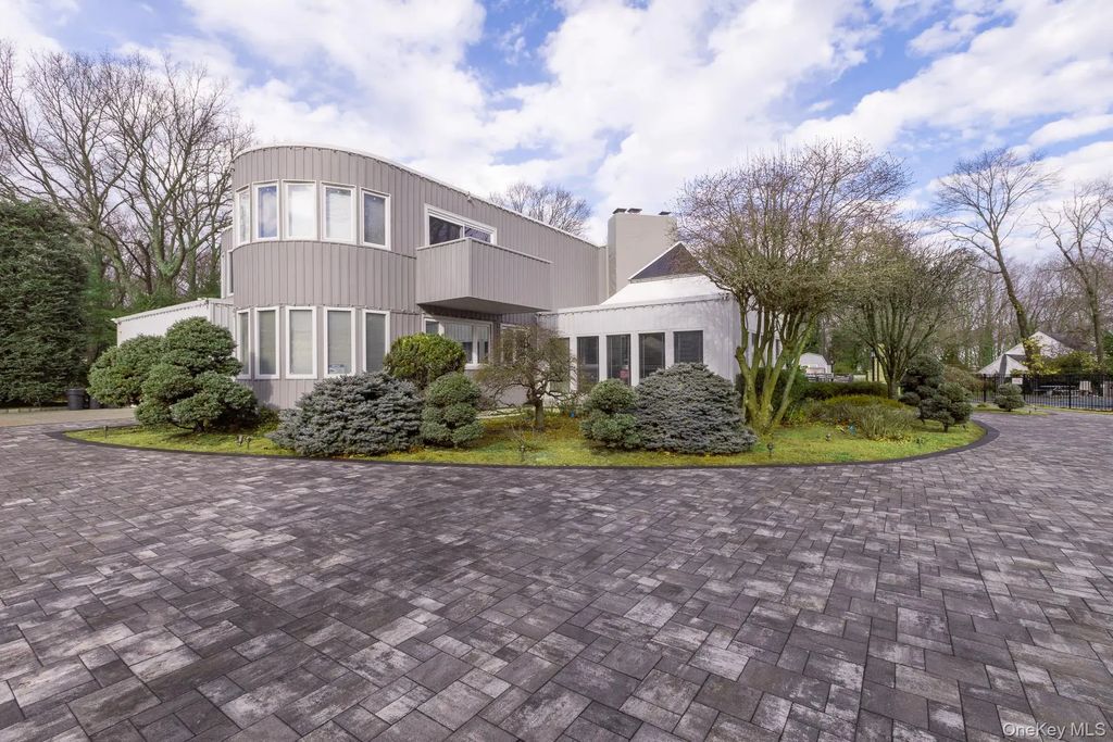 83 Cliff Road, Port Jefferson